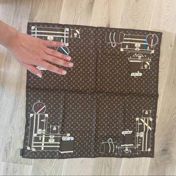 Louis Vuitton Monogram Brown Trunks Silk Square Scarf new without tags! - Picture 6 of 15